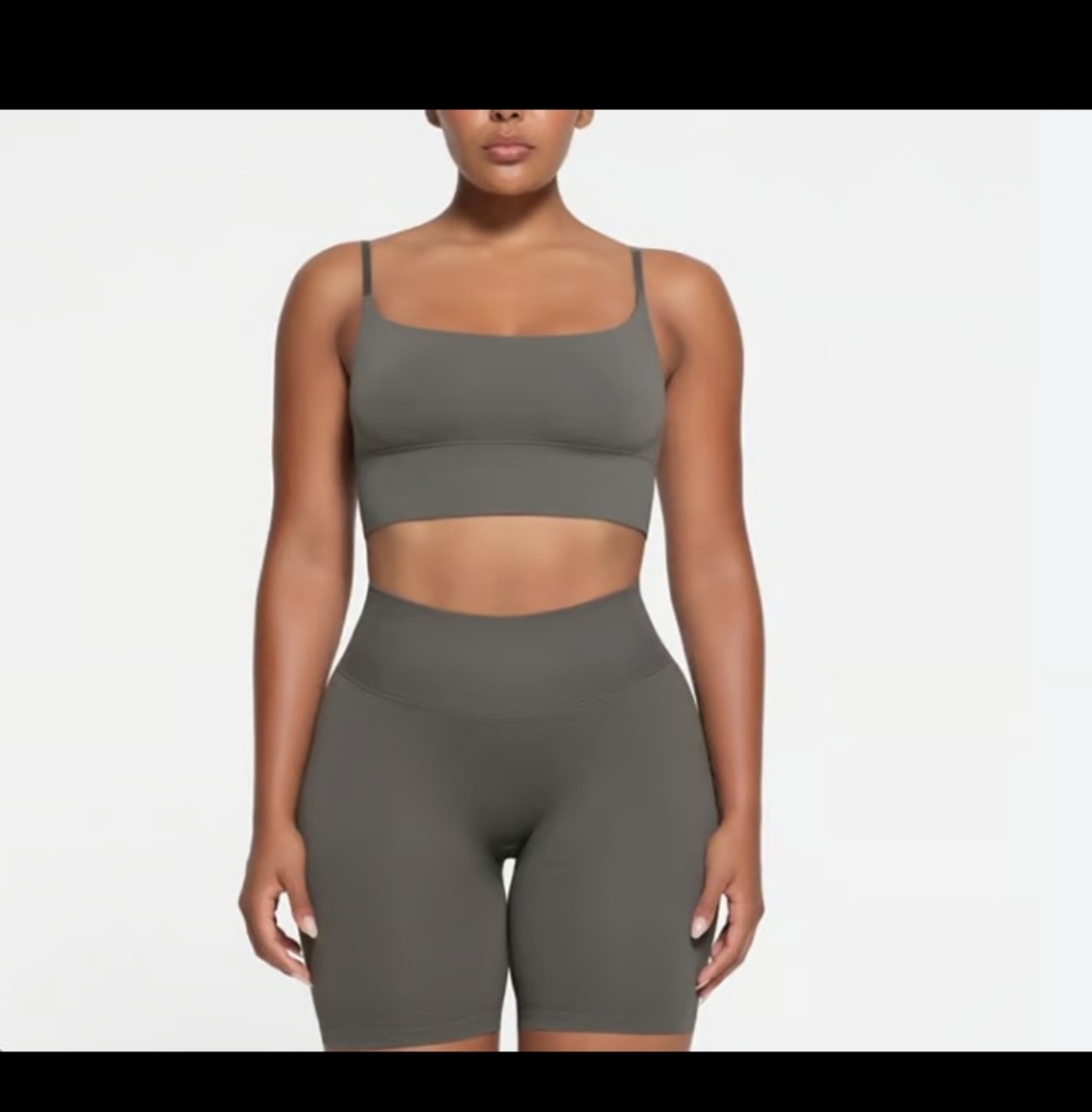 SKIMS FITS EVERYBODY CROPPED CAMI GUNMETAL-2XL